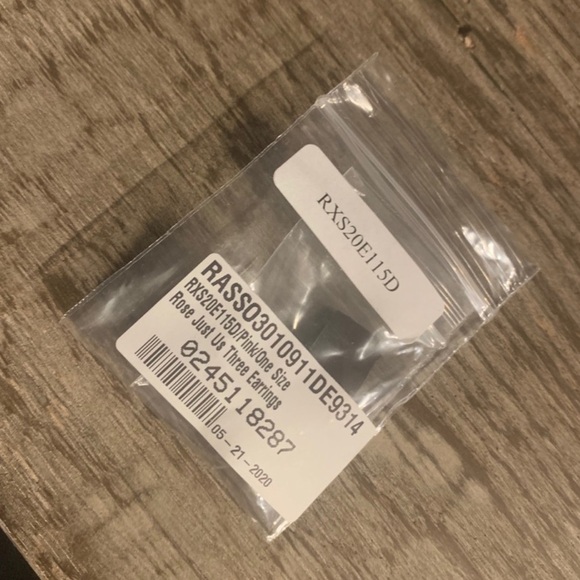 Roxanne Assoulin Rose Drop Earrings.
Swarovski Crystals. - Picture 5 of 5